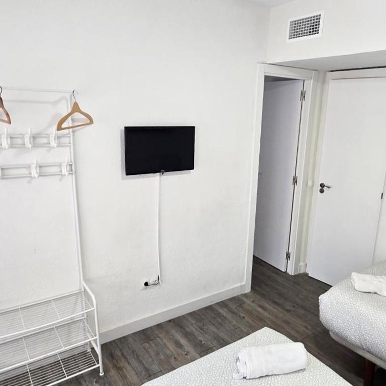San Francisco - Three-Bedroom Apartment - 15