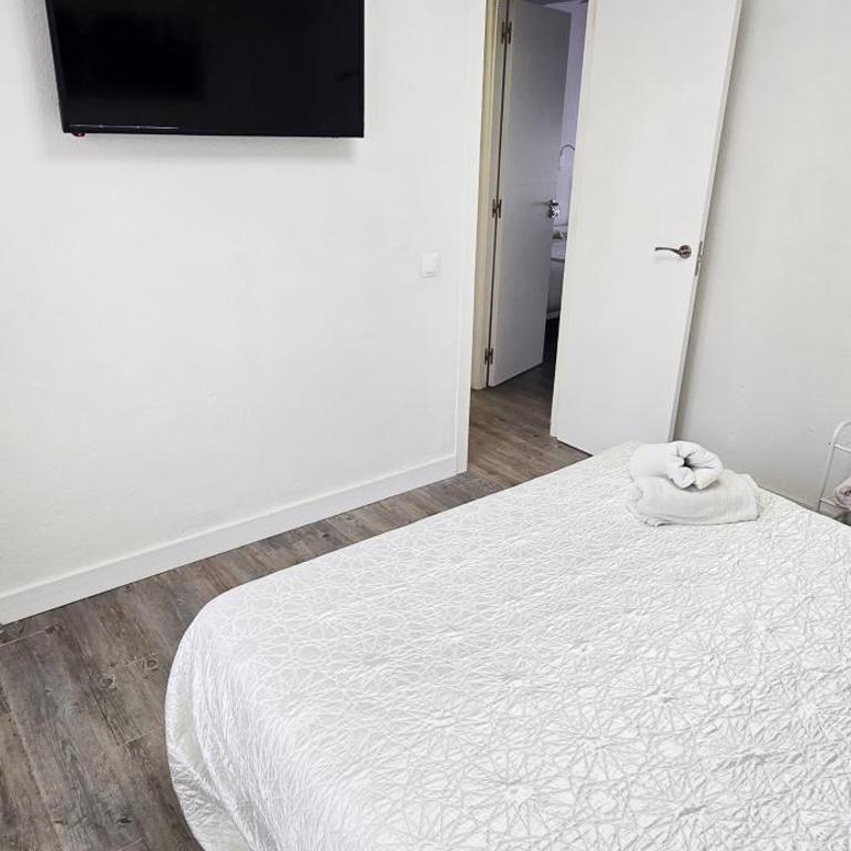 San Francisco - Three-Bedroom Apartment - 11