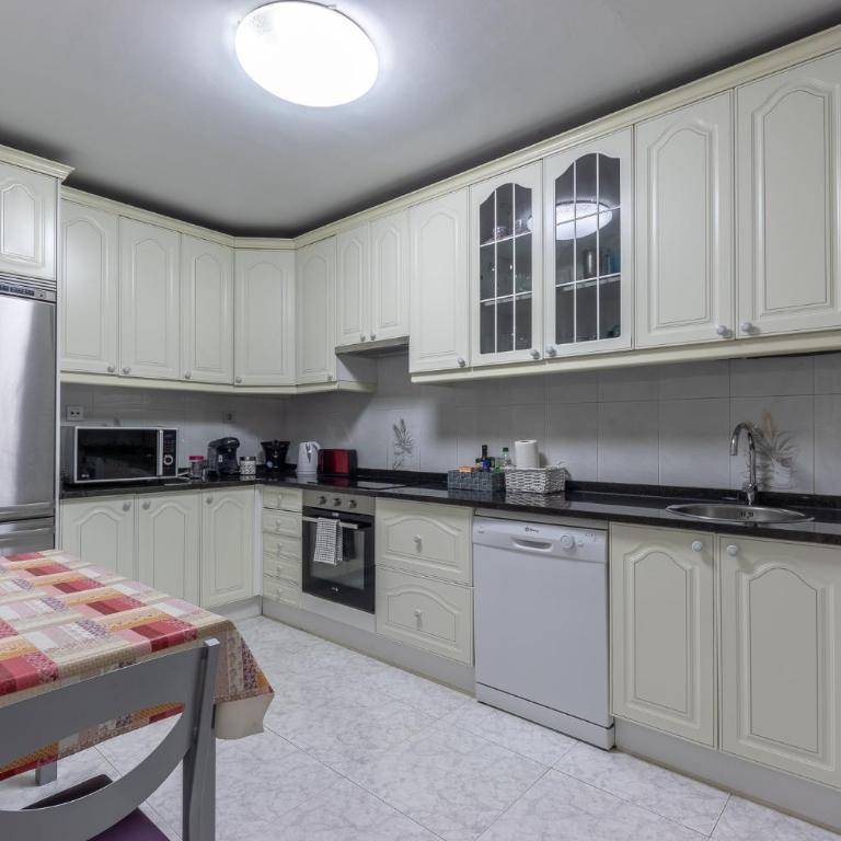Apartamento en el mismo corazón del Casco Viejo - Three-Bedroom Apartment - 24