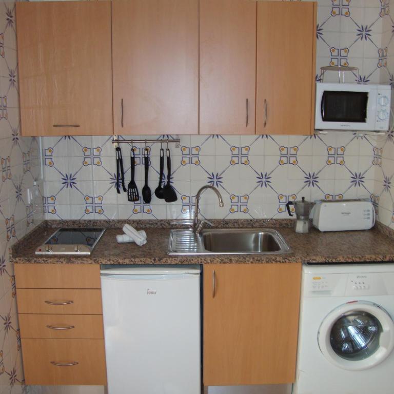Apartaments Claudi - Estudio Familiar con balcón - 9