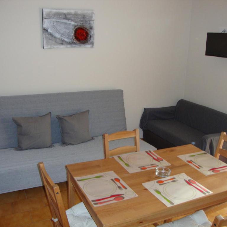 Apartaments Claudi - Estudio Familiar con balcón - 10