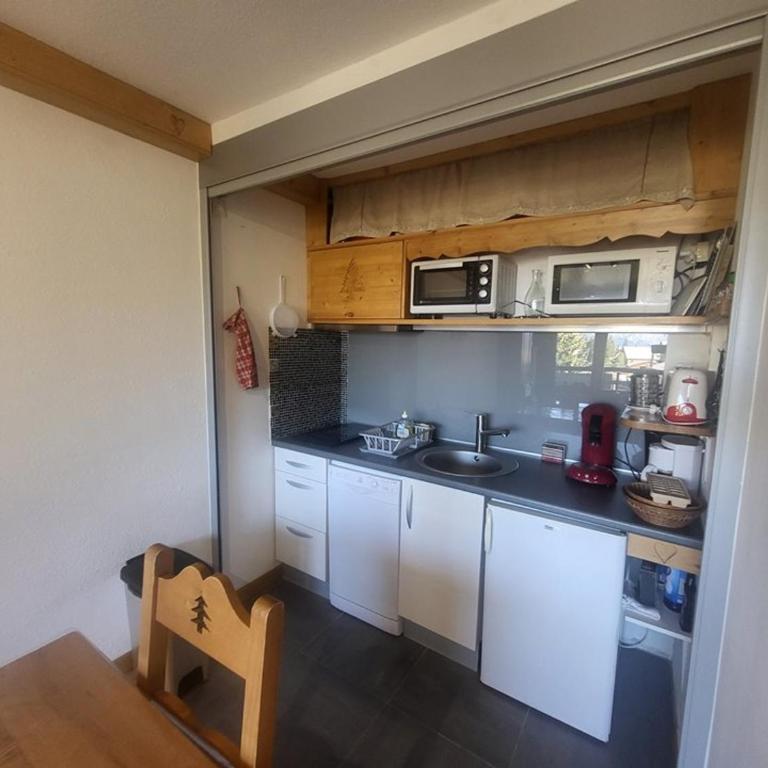 Appartement 2 pièces avec parking, balcon, proche des pistes - Montgenèvre - FR-1-266-205 - Appartement - 4