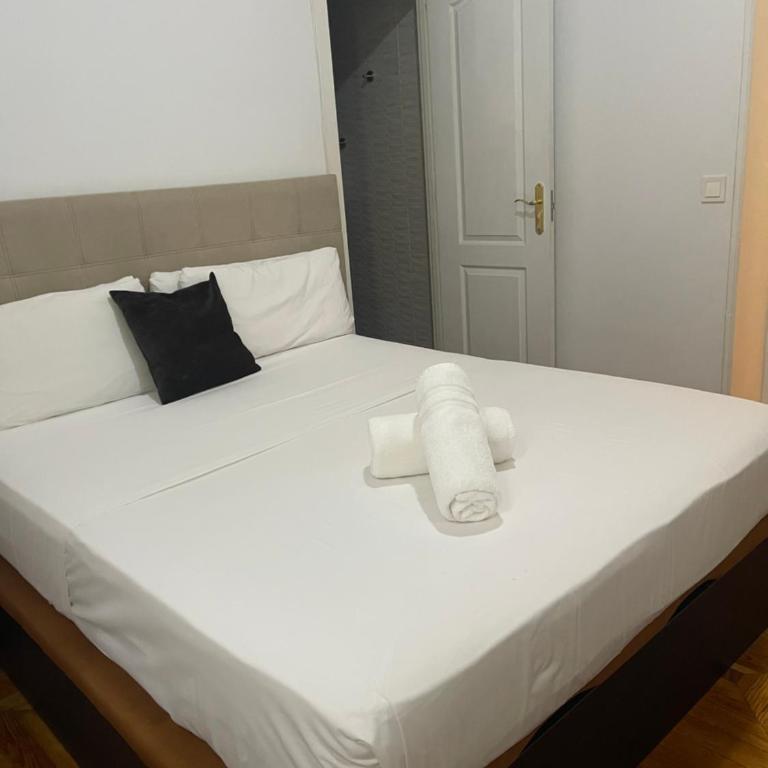 Grand Via House - Standard Double Room with Internal Bathroom - 1