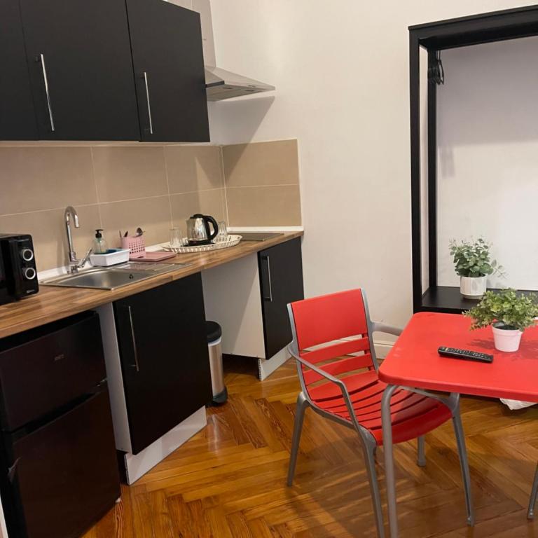 Grand Via House - Suite with Balcony - 11