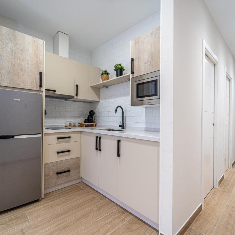 CentroBeach Apartment Fuengirola 250m from Beach - Two-Bedroom Apartment - 2