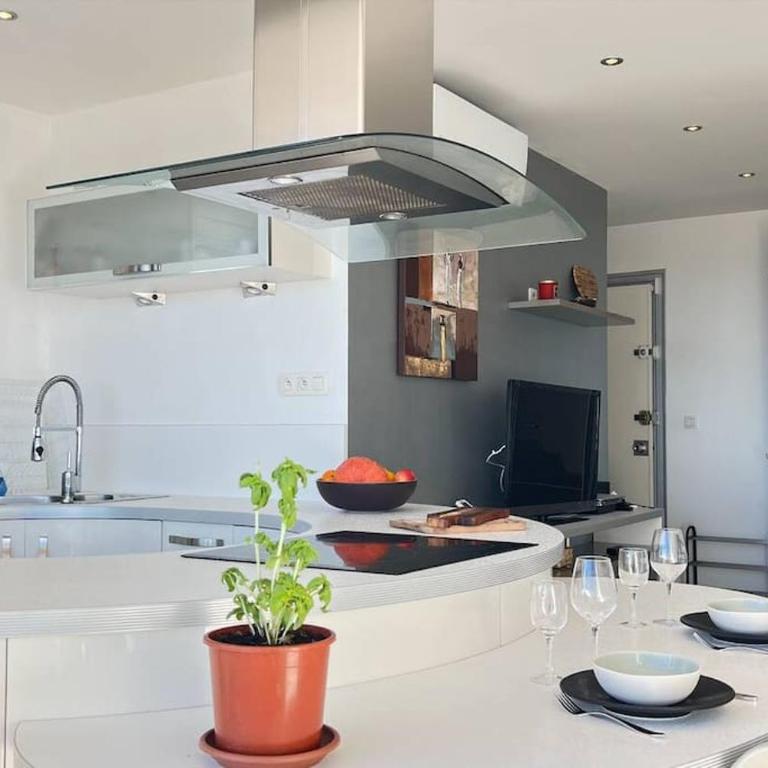 Studio spacieux, vue imprenable sur la mer - One-Bedroom Apartment - 7