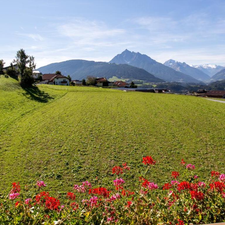 Apartment Wiesenhof - NATUR & WEITBLICK über Innsbruck - Ladestation für Elektroautos - Apartment mit 3 Schlafzimmern und Bergblick - 16