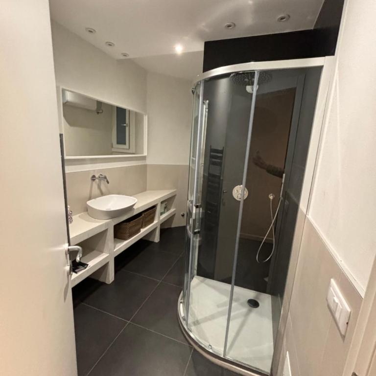 FabFour Apt - Piazza Fontana - Two-Bedroom Apartment - 8