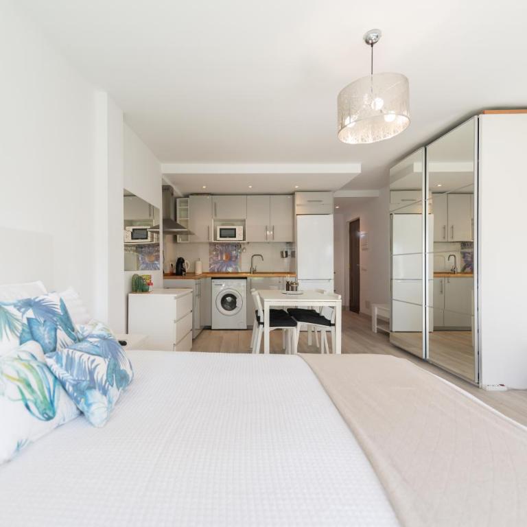 Moderno estudio y piscina a 50 metros de la playa - Apartamento de 1 dormitorio - 3