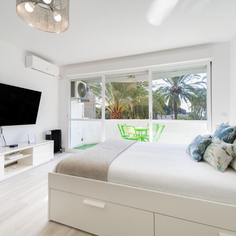 Moderno estudio y piscina a 50 metros de la playa - Apartamento de 1 dormitorio - 1