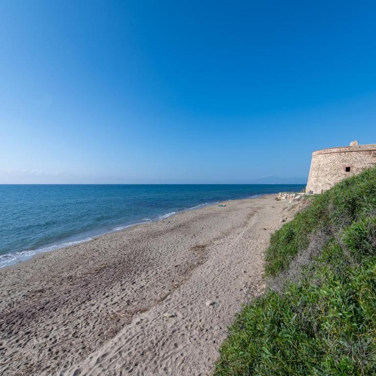 Moderno estudio y piscina a 50 metros de la playa - Apartamento de 1 dormitorio - 24