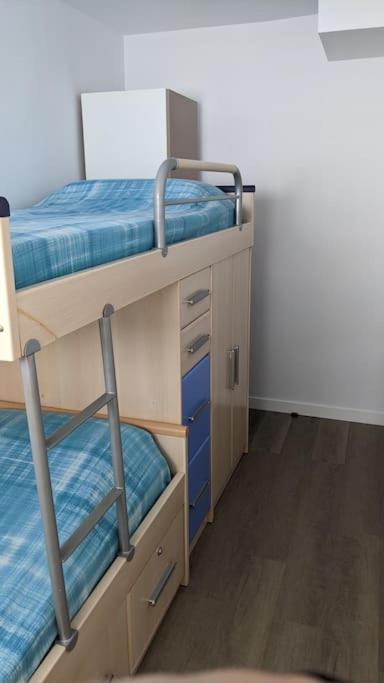 Cozy, sunny and close to the beach - One-Bedroom Apartment - 31