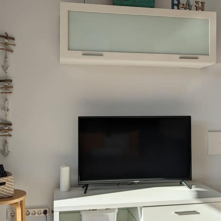 Cozy, sunny and close to the beach - One-Bedroom Apartment - 13
