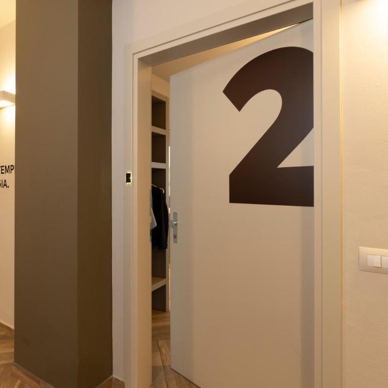 Bed & Breakfast LA HOME and Apartments - Suite con Balcone e Vista Lago - 8
