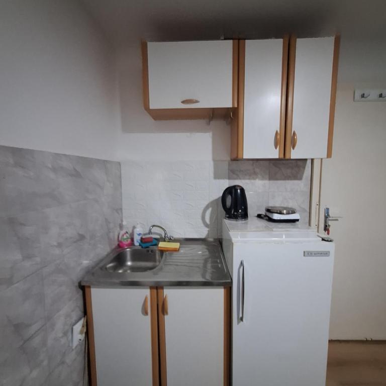 Pandora's Place - Deluks Dvokrevetni Studio sa Bračnim Krevetom - 6