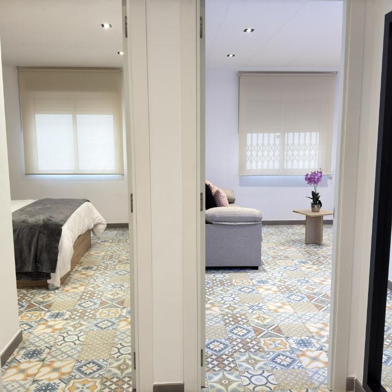 Céntrico, reformado, frente a playa de Alicante y piscina - One-Bedroom Apartment - 5