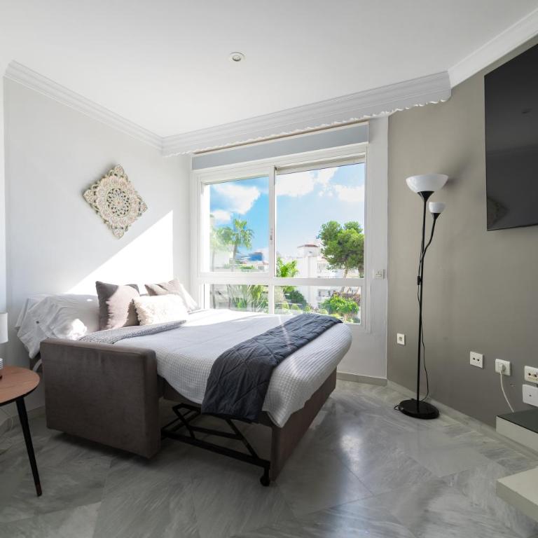 Frente al Mar y Paseo marítimo en el centro Marbella - Apartamento de 1 dormitorio - 2