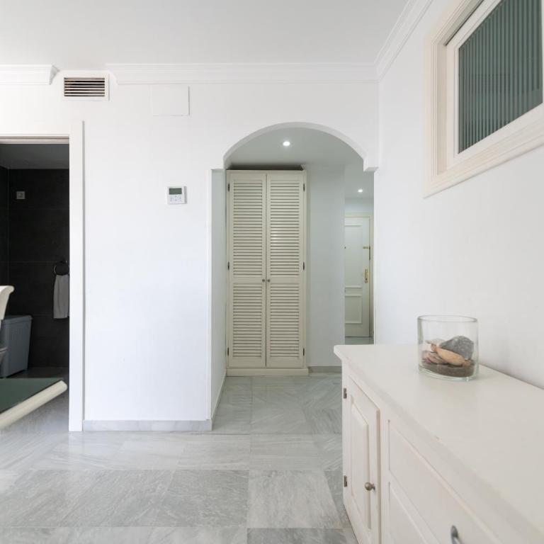 Frente al Mar y Paseo marítimo en el centro Marbella - Apartamento de 1 dormitorio - 12