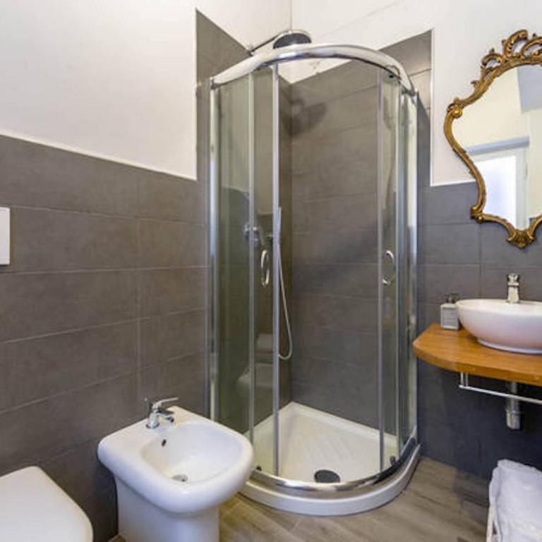 B&B I Portici Di Sottoripa - Camera Matrimoniale con Bagno Privato - 9