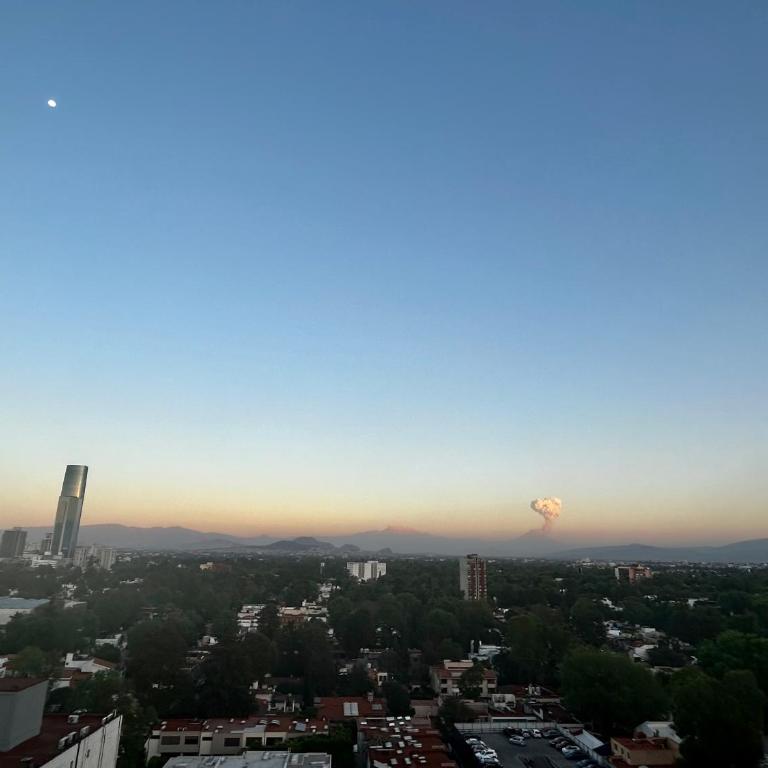 Departamento amplio, hermosa vista panorámica - Three-Bedroom Apartment - 21