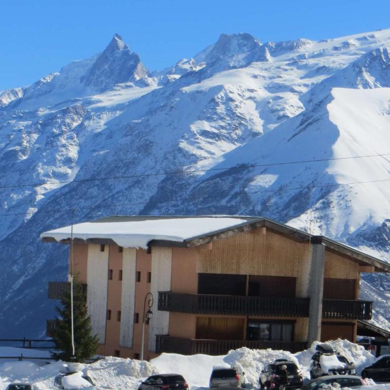 Studio cabine au pied des pistes avec balcon et parking gratuit - Apartment mit 1 Schlafzimmer - 10