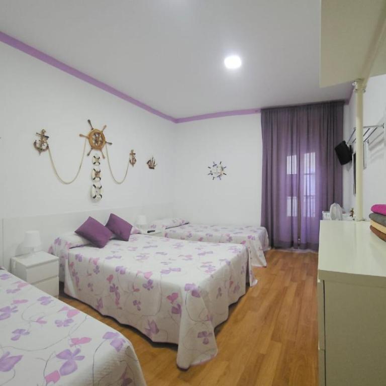 Hostal Loyola - Chambre Quadruple avec Salle de Bains Commune - 1