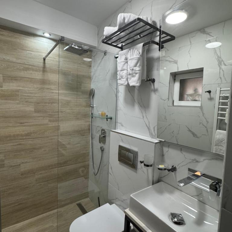 Dream House Hotel & Spa - Economy Dvokrevetna Soba sa Bračnim Krevetom - 1