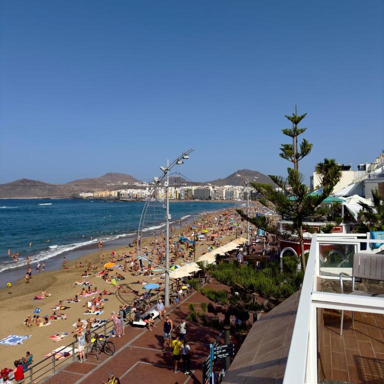 La Perla de Las Canteras - Three-Bedroom Apartment - 5