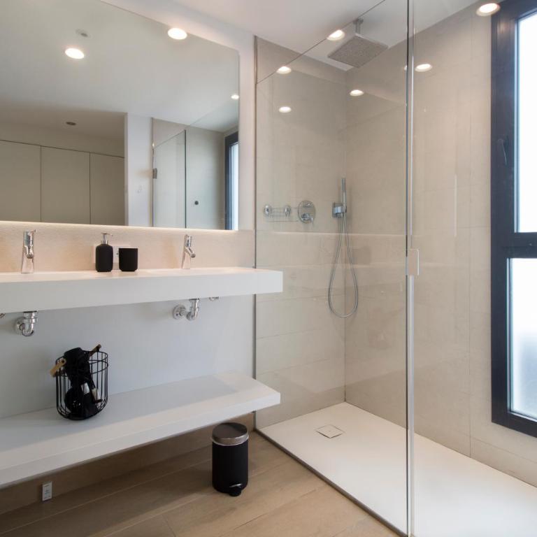 Happy Travel Higueron West - Two-Bedroom Apartment - 16