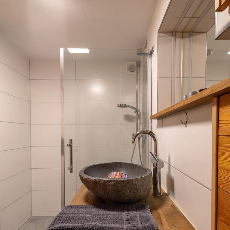 Alpen-Hostel - Apartment Talstation mit Motorradvermietung - Apartment mit 2 Schlafzimmern - 3