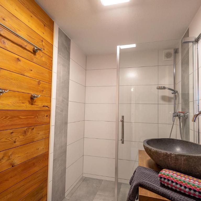 Alpen-Hostel - Apartment Talstation mit Motorradvermietung - Apartment mit 2 Schlafzimmern - 5
