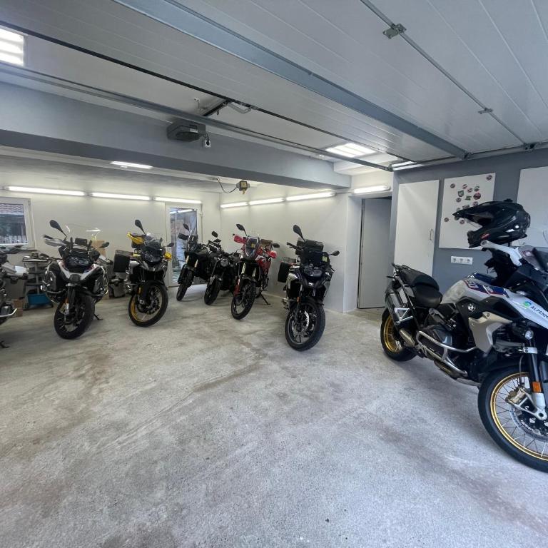 Alpen-Hostel - Apartment Talstation mit Motorradvermietung - Apartment mit 2 Schlafzimmern - 33