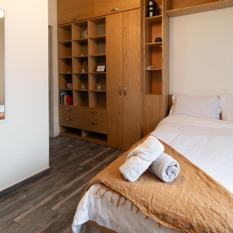 Encantador estudio privado con baño y kitchenette - One-Bedroom Apartment - 1