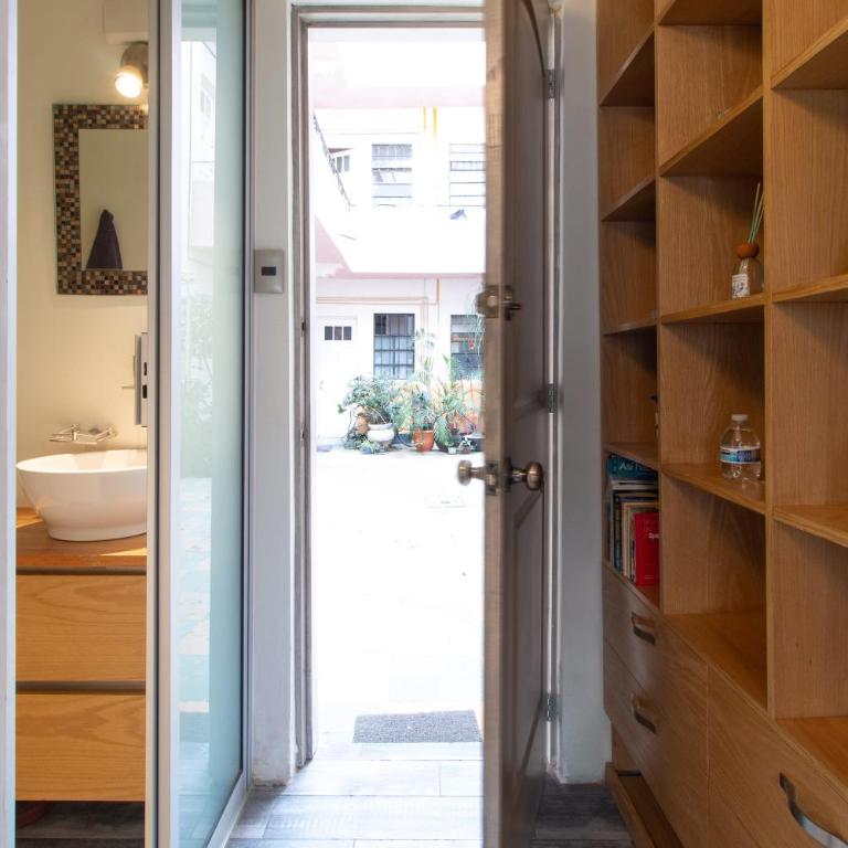 Encantador estudio privado con baño y kitchenette - One-Bedroom Apartment - 7
