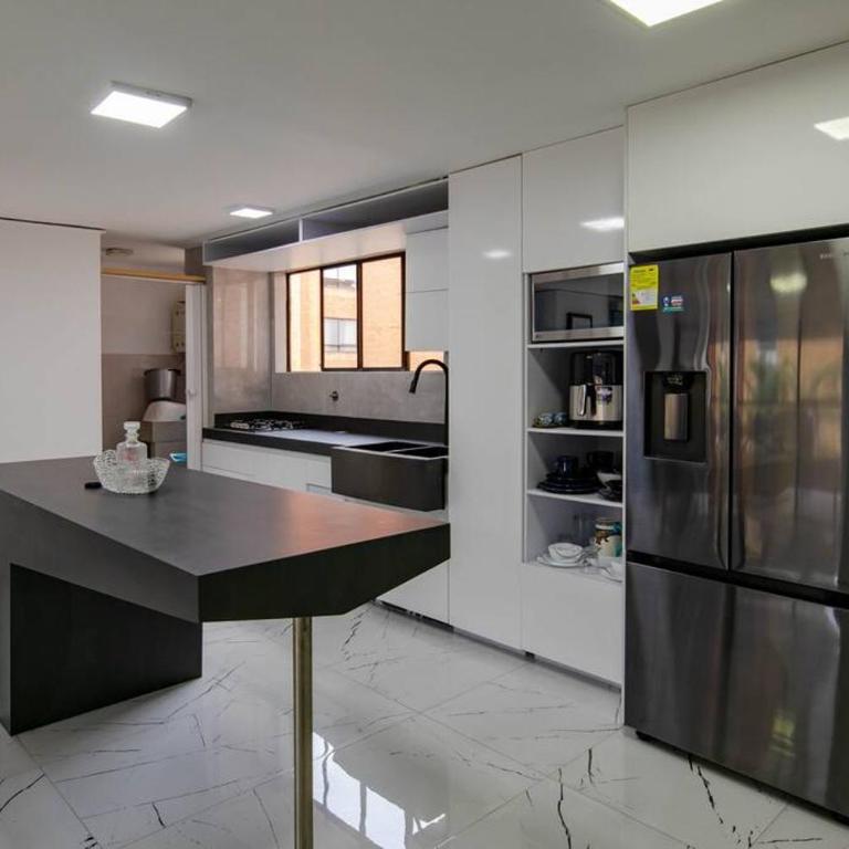 Apartamento Ejecutivo El Poblado Renta Larga 28 dias Amueblado WiFi - Three-Bedroom Apartment - 8