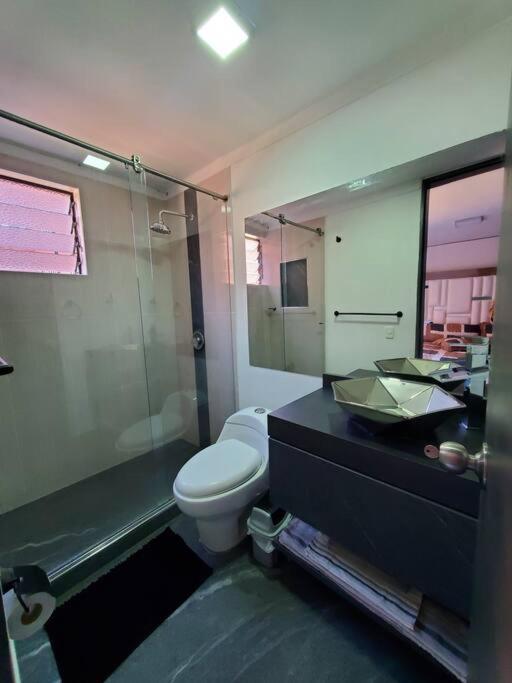 Apartamento Ejecutivo El Poblado Renta Larga 28 dias Amueblado WiFi - Three-Bedroom Apartment - 16