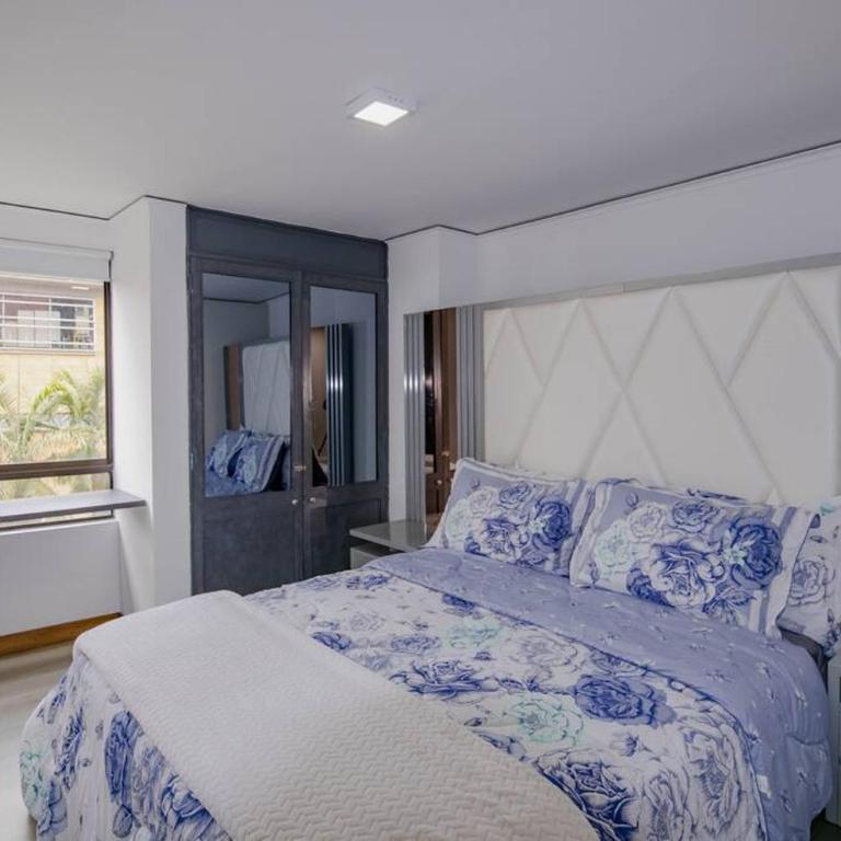 Apartamento Ejecutivo El Poblado Renta Larga 28 dias Amueblado WiFi - Three-Bedroom Apartment - 21