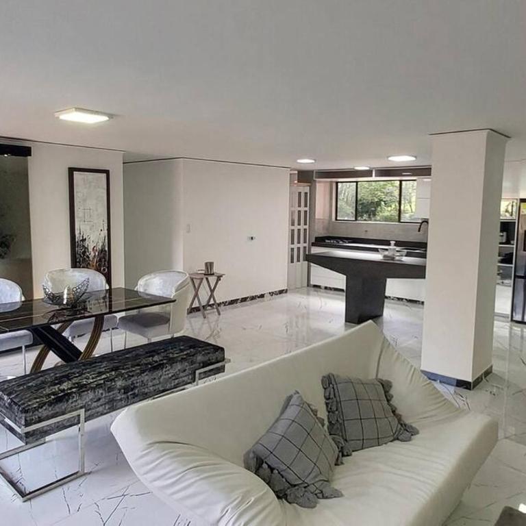 Apartamento Ejecutivo El Poblado Renta Larga 28 dias Amueblado WiFi - Three-Bedroom Apartment - 31