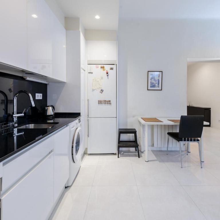 Modern Condo in Goya with Balcony - Retiro park - One-Bedroom Apartment - 9