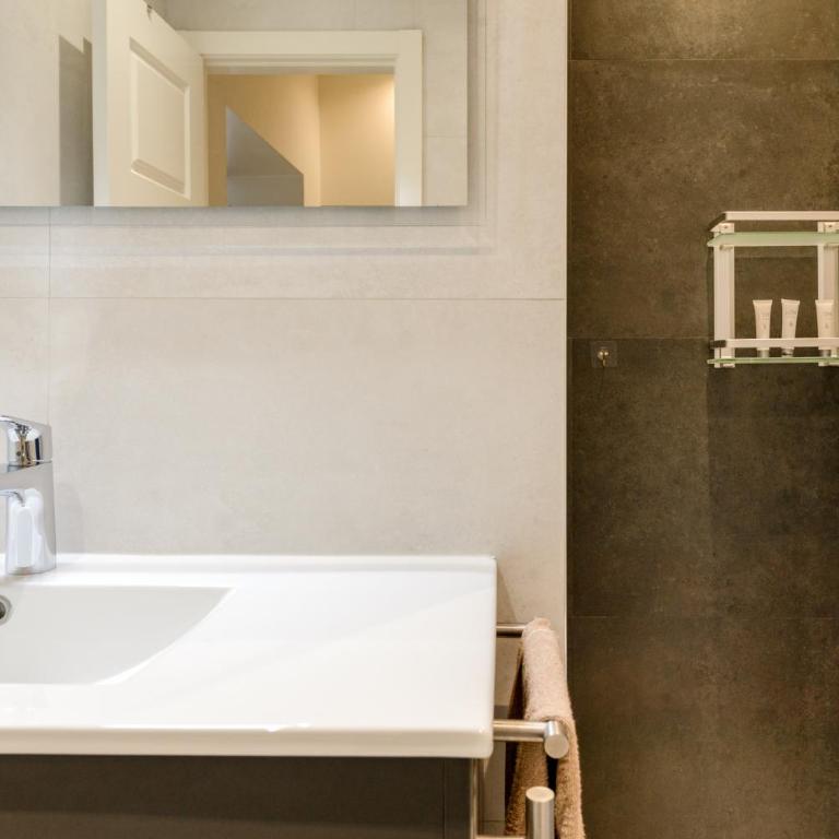 Modern Condo in Goya with Balcony - Retiro park - One-Bedroom Apartment - 7