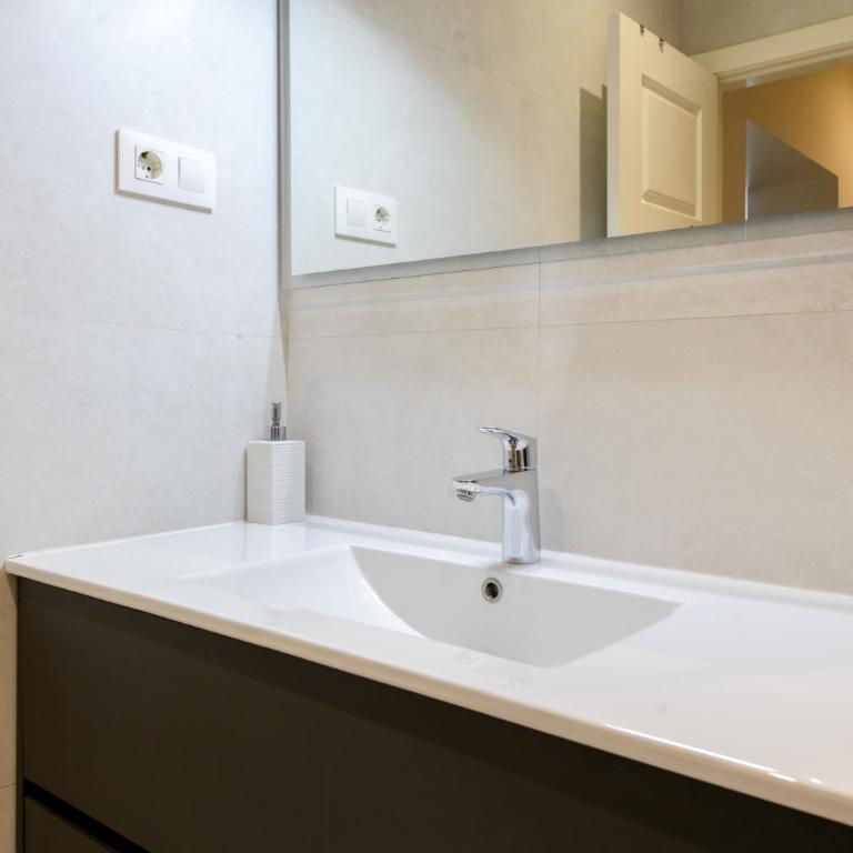 Modern Condo in Goya with Balcony - Retiro park - One-Bedroom Apartment - 14