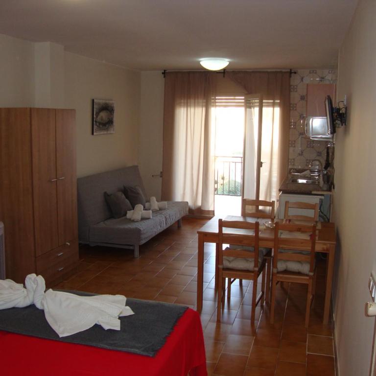 Apartaments Claudi - Estudio Familiar con terraza - 9