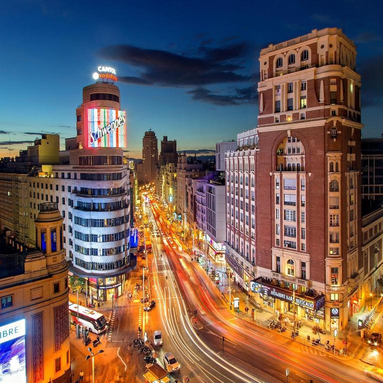 Red Loft in Madrid - One-Bedroom Apartment - 6