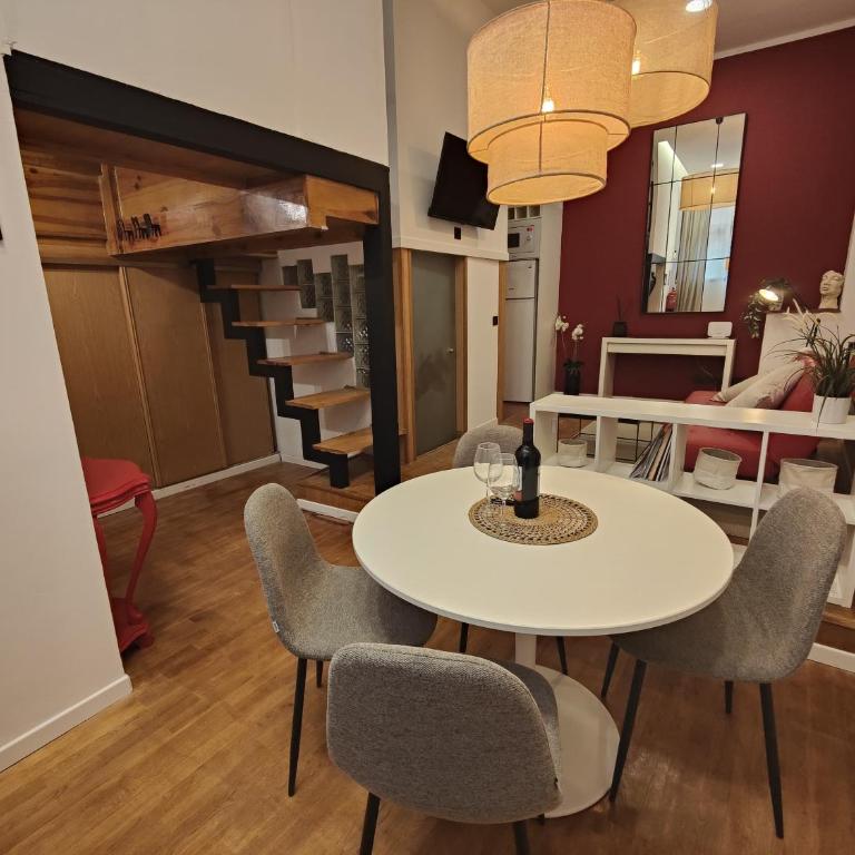 Red Loft in Madrid - One-Bedroom Apartment - 15
