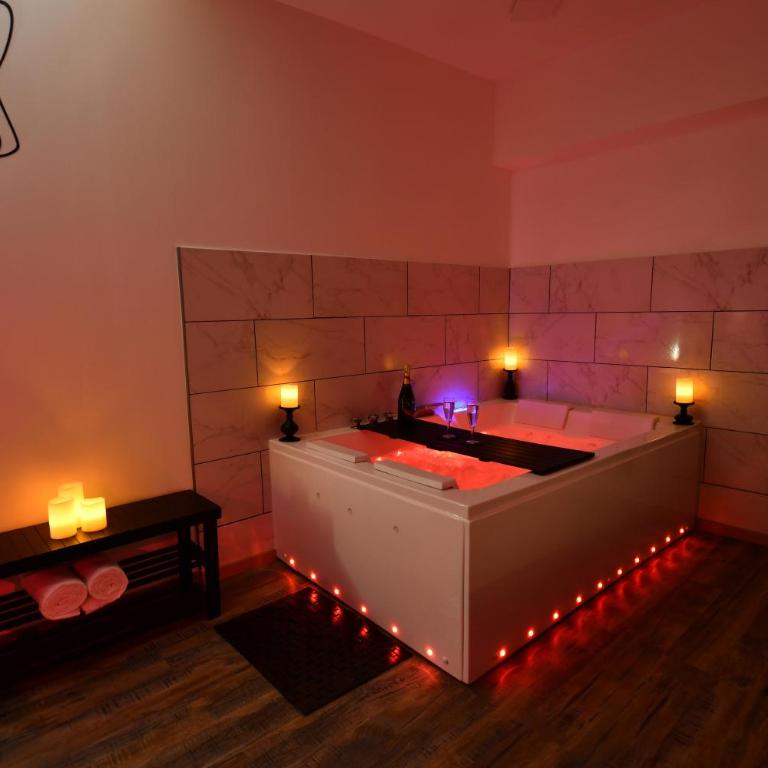 L'Arena - Love Room, Jacuzzi - Studio mit Whirlpool - 13