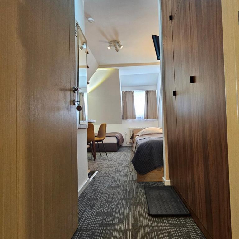 NevSki Apartments - Standard Studio - 13