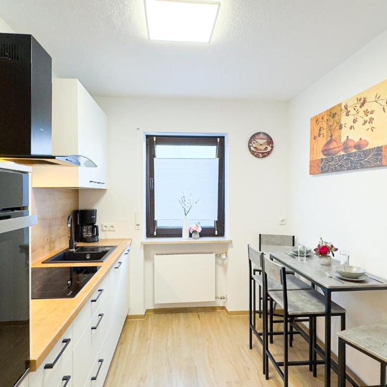 Charmantes 3-Zi-Apartment am Schlössle in Lechhausen-Garage-Balkon-Küche-Smart TV - Appartement 3 Chambres avec Balcon - 30
