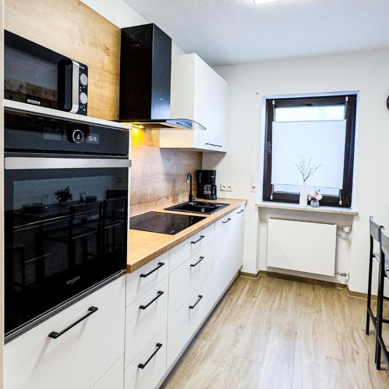 Charmantes 3-Zi-Apartment am Schlössle in Lechhausen-Garage-Balkon-Küche-Smart TV - Appartement 3 Chambres avec Balcon - 24