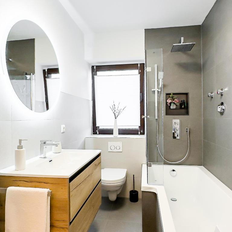 Charmantes 3-Zi-Apartment am Schlössle in Lechhausen-Garage-Balkon-Küche-Smart TV - Appartement 3 Chambres avec Balcon - 32