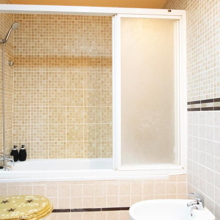 Casa con gran patio privado - Two-Bedroom Apartment - 33